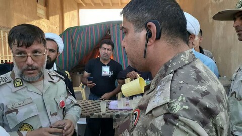 تصاویر/ خدمت رسانی دو موکب ایرانی و عراقی در منذریه عراق به زائران اربعین