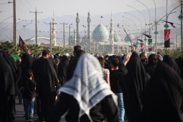 تصاویر/ راهپیمایی جاماندگان اربعین از حرم حضرت معصومه(س) تا جمکران