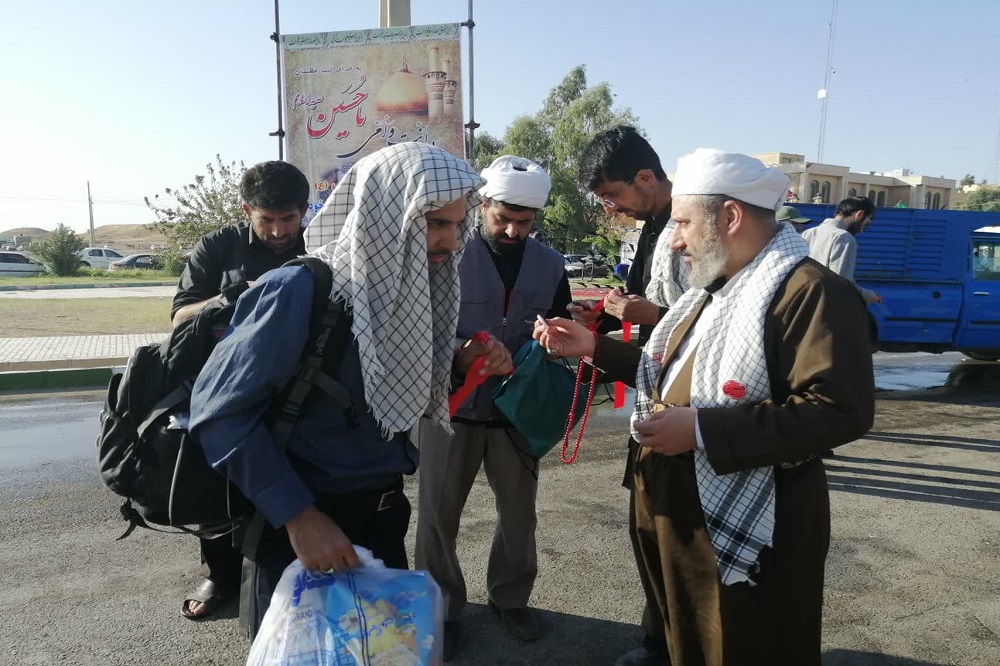 جلوه اربعینی روحانیت شیعه و سنی در موکب امام خامنه ای+ عکس