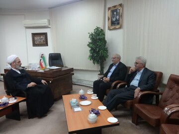 دیدار رئیس دانشگاه پیام نور با آیت الله اعرافی