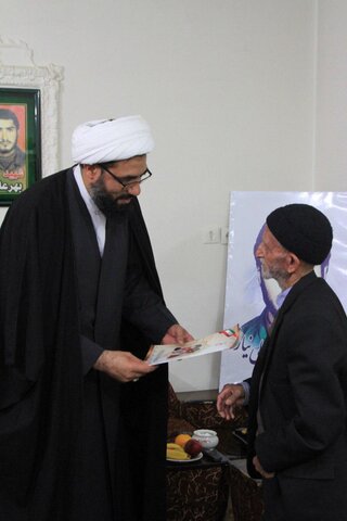 حضور نماینده مقام معظم رهبری در استان همدان در منزل شهید بهرعلی نیازی