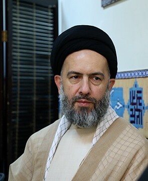 طلبه نباید به بهانه درس از امور فرهنگی، سیاسی و اجتماعی غافل باشد