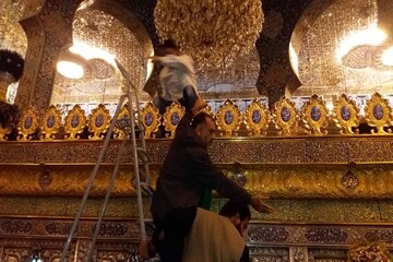 پرچم گنبد حرم حضرت زینب (س) تعویض شد