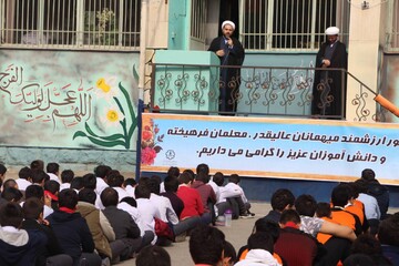 دانش آموزان می توانند همانند شهید فهمیده رهبران جامعه باشند