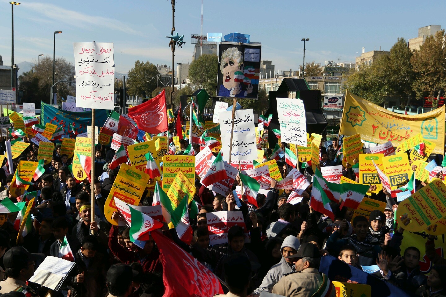 قشر فرهنگی باید ناطق و گویای اهداف استکبار جهانی باشند