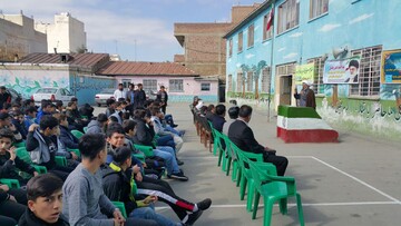 چرایی تسخیر لانه جاسوسی برای دانش آموزان تبیین شود