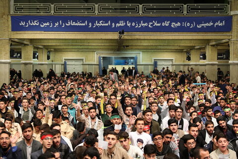 رہبر انقلاب اسلامی سے ہزاروں طلبا و طالبات کی ملاقات
