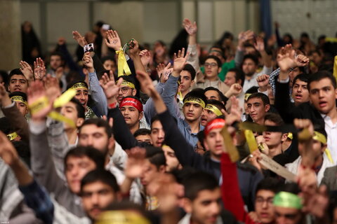 تصاویر/ دیدار هزاران نفر از دانشجویان و دانش‌آموزان در آستانه ۱۳ آبان با رهبر انقلاب