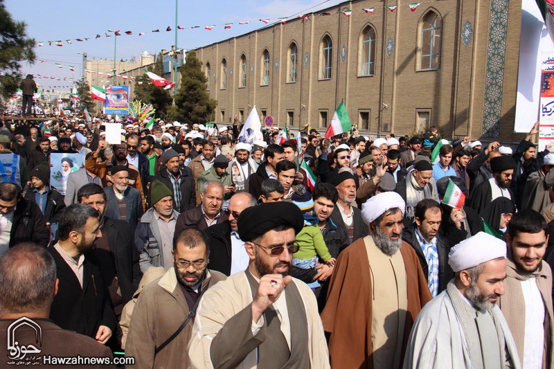 راهپیمایی یوم‌الله ۱۳ آبان در قم آغاز شد