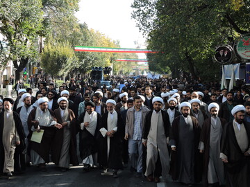 حوزویان آذربایجان شرقی در راهپیمایی 13 آبان به روایت تصاویر
