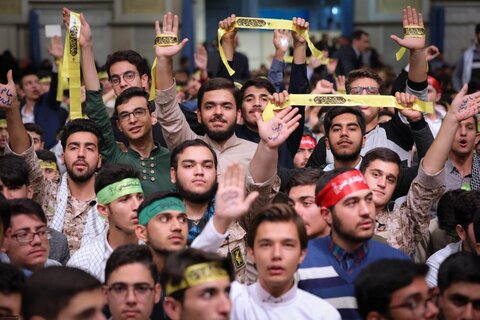 دیدار هزاران نفر از دانشجویان و دانش‌آموزان در آستانه ۱۳ آبان با رهبر انقلاب
