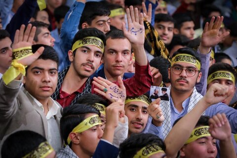 دیدار هزاران نفر از دانشجویان و دانش‌آموزان در آستانه ۱۳ آبان با رهبر انقلاب