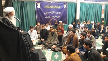 تقوا انسان را از بی آبرویی در دنیا و آخرت حفظ می کند