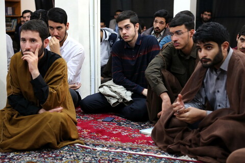 تصاویر/ نشست سیاسی با موضوع تحولات خارجی و داخلی در مدرسه علمیه شهید صدوقی فاز 5
