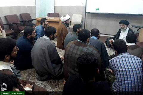 بازدید سر زده نماینده ولی‌فقیه در خوزستان از مدرسه علمیه ولی‌عصر(عج) اهواز