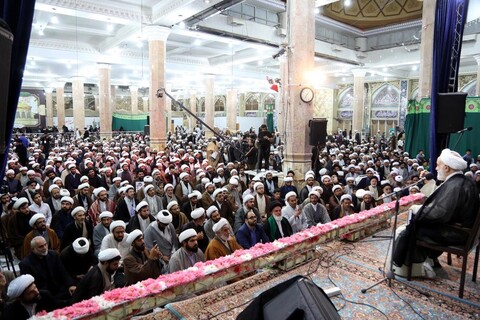 تصاویر/ مراسم تجدید بیعت طلاب و روحانیون با امام زمان(عج) در مسجد مقدس جمکران