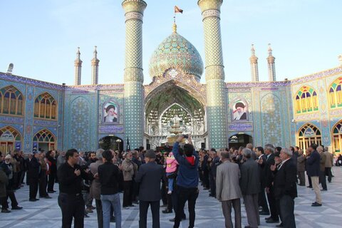 تصاویر/ مراسم عزاداری و تعویض پرچم گنبد حرم محمدهلال بن علی (ع) آران و بیدگل در روز شهادت امام حسن عسکری(ع)