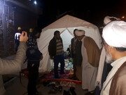 تصاویر/ حضور روحانیون و طلاب میانه در مناطق زلزله زده