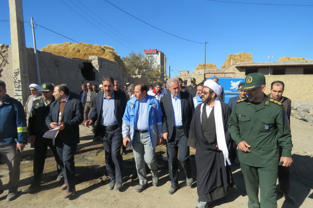 تصاویر/ حضور مسئولان شهرستان سراب در روستای زلزله زده دونیق