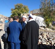 بازدید مسئولان مرکز خدمات حوزه آذربایجان شرقی از مناطق زلزله‌زده