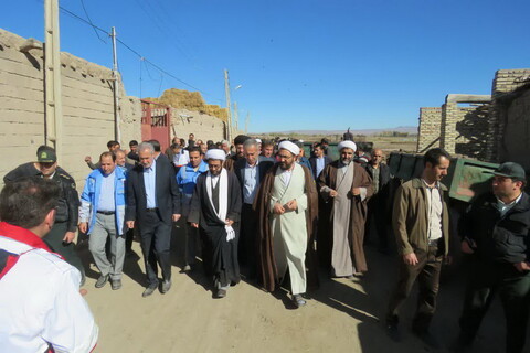 تصاویر/ حضور مسئولان شهرستان سراب در روستای زلزله زده دونیق