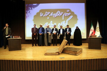 تصاویر/ نشست ویژه کتابخوان فرهیختگان در کتابخانه امام خامنه ای قم