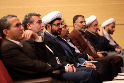 تصاویر/ نشست ویژه کتابخوان فرهیختگان در کتابخانه امام خامنه ای قم