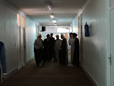 نشست امام جمعه تبریز با اساتید مدرسه ولیعصر(عج)