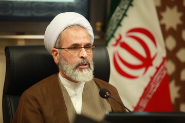 حوزه در مبارزه با تجمل گرایی پیشگام باشد/ حوزه علمیه اهل جناح بازی نیست