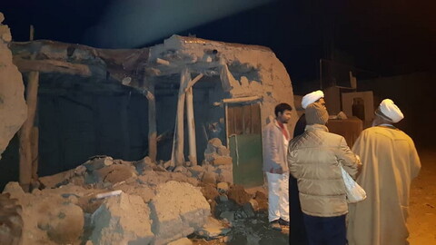 تصاویر/ حضور امام جمعه میانه در روستاهای زلزله زده
