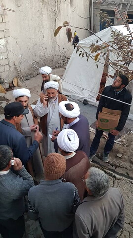 تصاویر/ حضور امام جمعه میانه در روستاهای زلزله زده