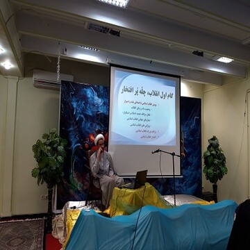 برای صدور انقلاب نیازمند کادرسازی جهانی هستیم/ مسئولان در معرفی ثمرات گام اول انقلاب غفلت کردند