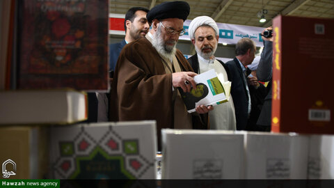 بازدید میدر حوزه علمیه اصفهان از چهاردهمین نمایشگاه کتاب