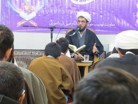 محفل انس با قرآن در مدرسه علمیه خوی