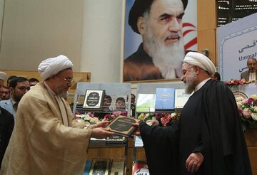 آثار برگزیده علمی و تقریبی رونمایی شد