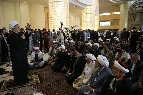 بالصور/ إقامة صلاة الوحدة في افتتاح مؤتمر الوحدة الإسلامية