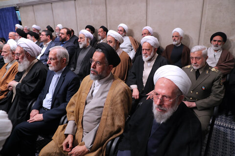 تصویری رپورٹ| رہبر معظم انقلاب اور مختلف ملکوں سے آئے ہوئے شیعہ سنی علماء کی موجودگی میں جشن وحدت