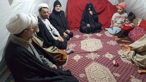 حضور در چادر روشندل حافظ قرآن
 در روستای زلزله زده ورزقان ترکمنچای