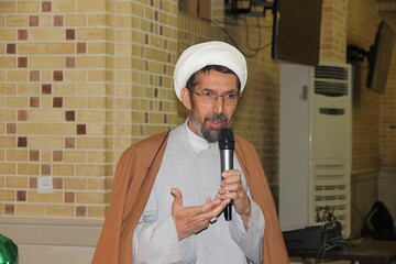 مردم مراقب توطئه های دشمنان باشند