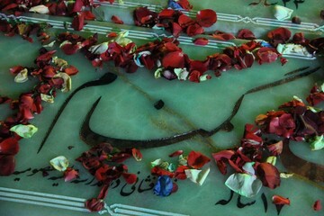 دغدغه های زندگی، ما را از شهدا دور نکند