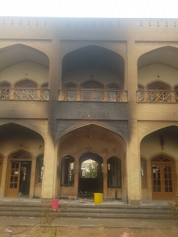 تصاویر/ حمله اراذل و اوباش به مدرسه علمیه صالحیه مکتب الصادق(ع) کازرون