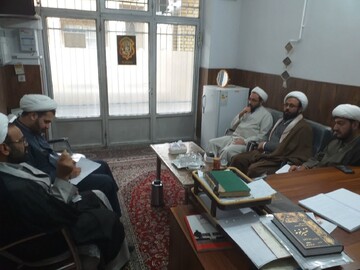 طلاب، بیانیه گام دوم را مطالعه و تبیین کنند