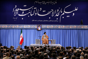 در عرصه‌های سیاسی، امنیتی، نظامی دشمن را عقب زدیم