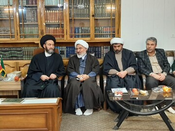 حوزه های علمیه خواهران در عرصه آسیب های اجتماعی ورود کند