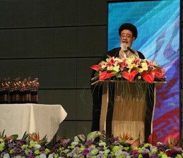 رونق تولید ملی و توسعه صادرات غیرنفتی تنها راه نجات کشور است