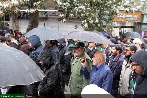 بالصور/ مسيرات حاشدة في أرجاء إيران في الدفاع عن الثورة الإسلامية وقائدها الإمام الخامنئي