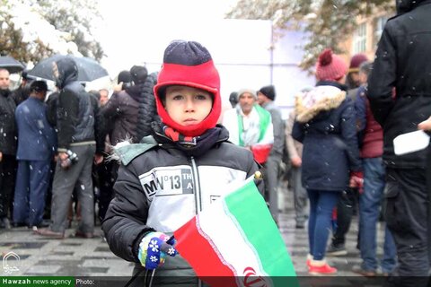 بالصور/ مسيرات حاشدة في أرجاء إيران في الدفاع عن الثورة الإسلامية وقائدها الإمام الخامنئي