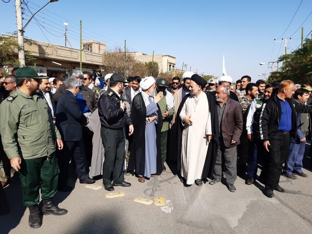 مراسم راهپیمایی مردم آران و بیدگل برگزار شد