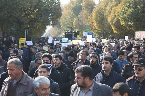 تصاویر/ حضور روحانیون و طلاب شهرستان خوی در راهپیمایی حمایت از اقتدار و امنیت کشور