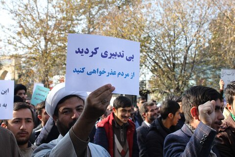 تصاویر/ حضور روحانیون و طلاب شهرستان خوی در راهپیمایی حمایت از اقتدار و امنیت کشور